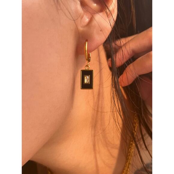 Black Vintage Style Acrylic Pendant Earrings 18K Gold Plated Stainless Steel - Picture 6 of 11